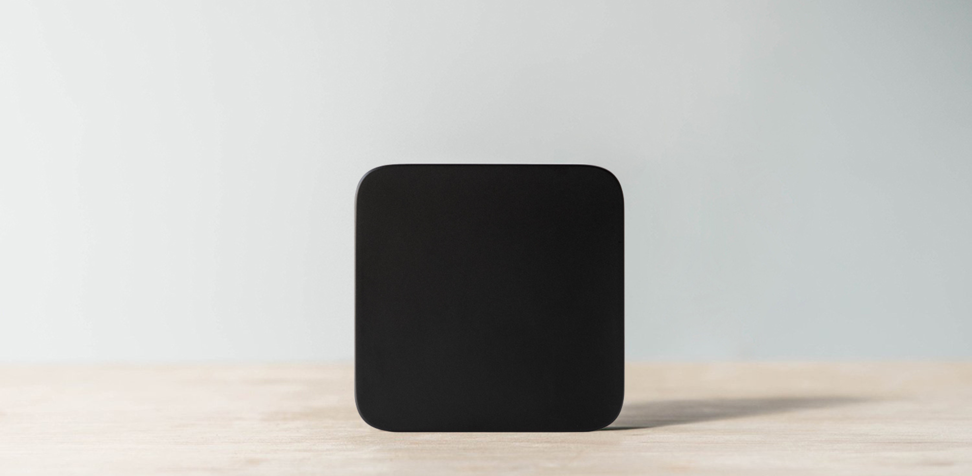 An Acaia Umbra placed upright against a neutral background